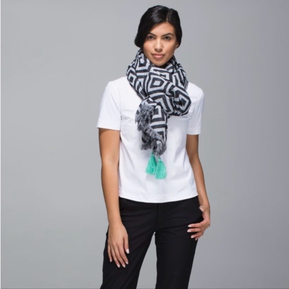 LuluLemon Find Your Om pattern scarf